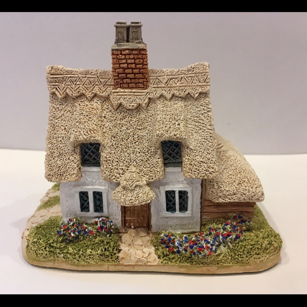Lilliput Lane miniature cottage Clare Cottage figurine 1985